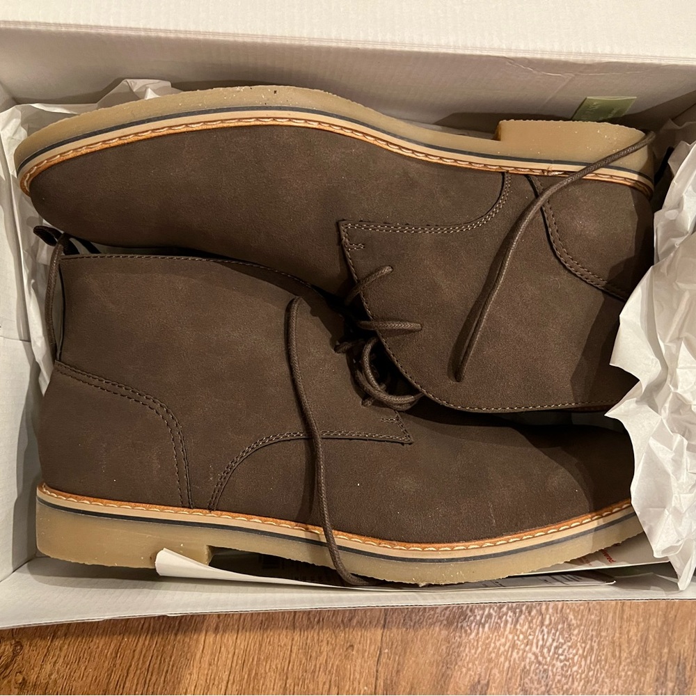 Men’s chukkas BRAND NEW NEVER WORN* suede